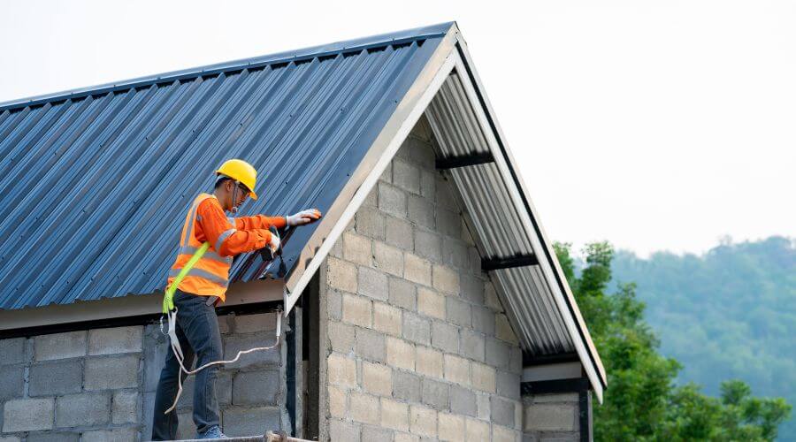 Professional gutter cleaning in Inland, NE